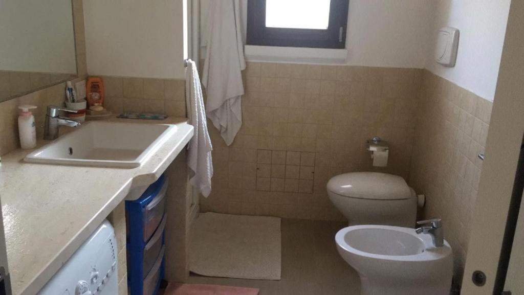 Trilocale Con Cortile Lägenhet Budoni Exteriör bild