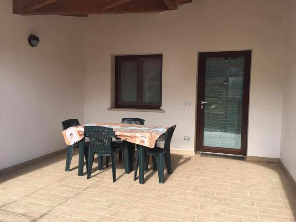 Trilocale Con Cortile Lägenhet Budoni Exteriör bild